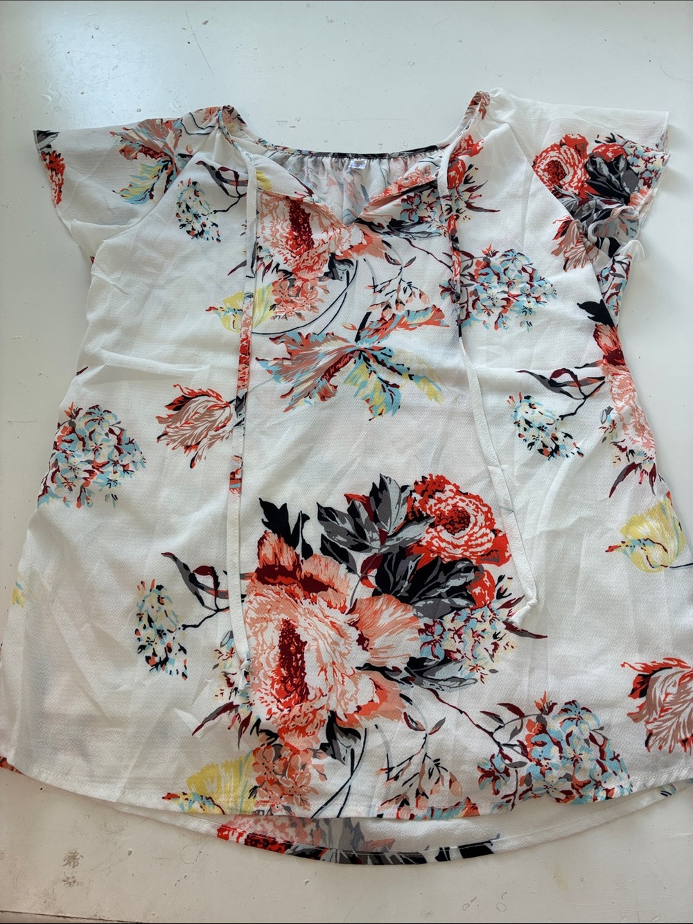 SimpleFun Medium Short Sleeve White Floral Flutter Sleeve Blouse